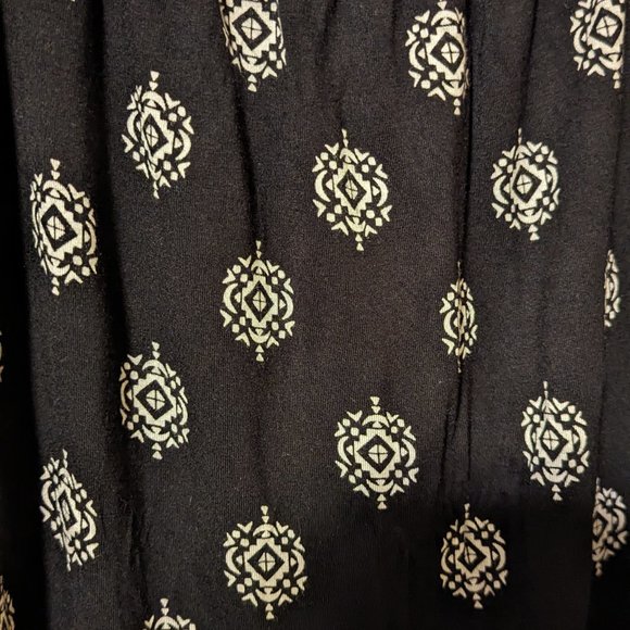 Old Navy Black with White Design Peasant Sleeve Blouse Size L - Picture 4 of 13